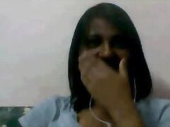 Indian girl caught naked on Skype chatting with her boyfriend.