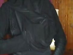 How Muslim housewife passing time at home alone? Get orgasm with 4 fingers.