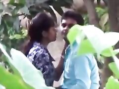 22 she want lips lock wowo beautiful kissing